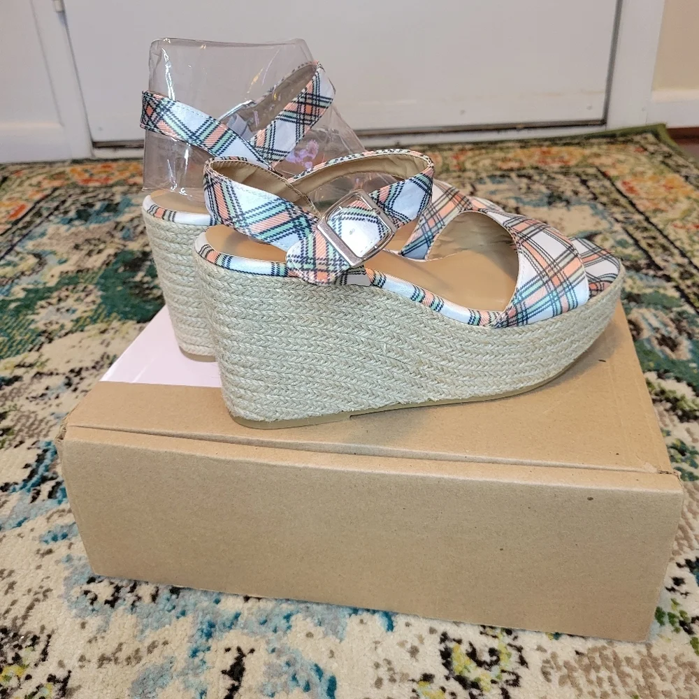 NIB Journee Collection Footwear Plaid Strappy Bohemian Open Toe Heels, Size  7.5